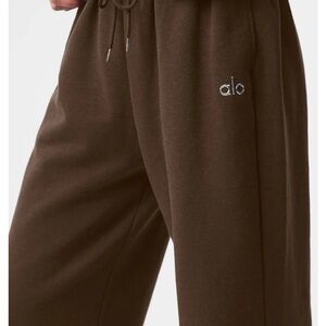 ALO Yoga Women’s Accolade Espresso Sweatpants